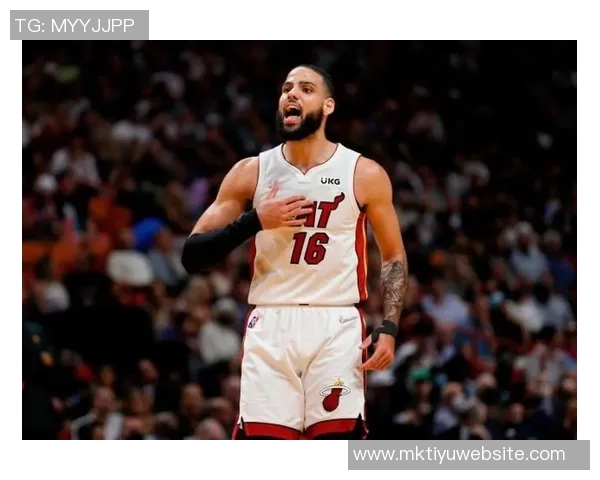 克莱半场表现稳健11投4中三分球命中3个贡献11分2篮板1封盖 克莱半场表现稳健11投4中三分球命中3个贡献11分2篮板1封盖